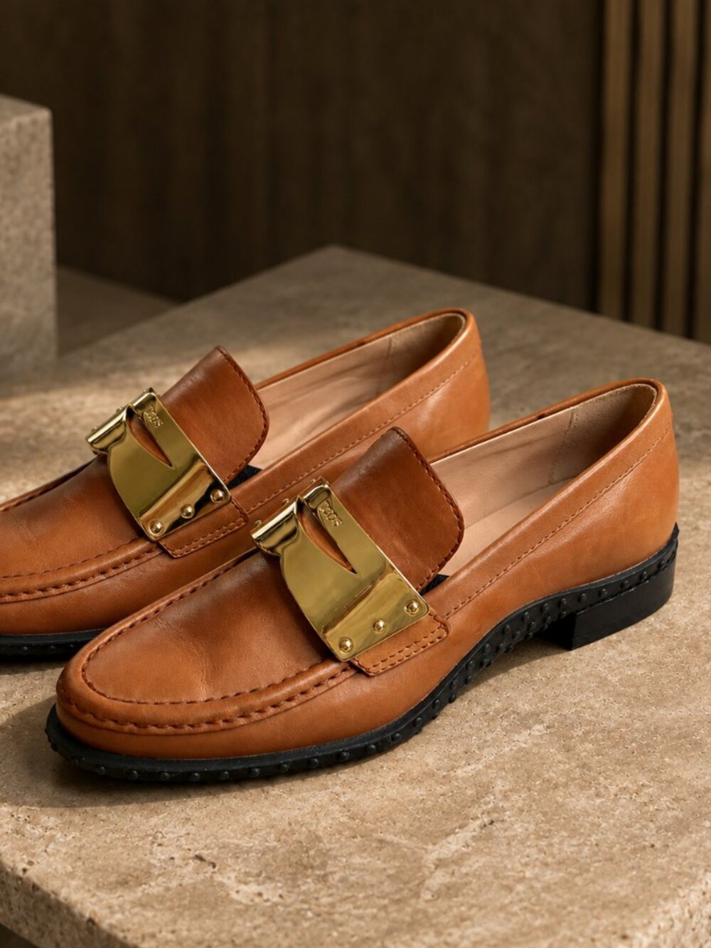 Tod's Womens Gold Plate Leather Loafers Tan Brown Rubber Pebble Sole Sx 35 US 5